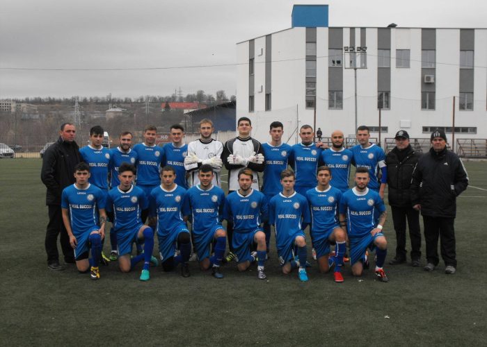 Echipa de fotbal CS Real Succes – Fotografie de grup pe teren